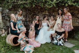 creative dolce gabbana like wedding group photo ideas
