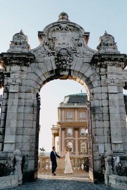 Kreat&iacute;v esk&uuml;vői fot&oacute;z&aacute;s helysz&iacute;n Budapest V&aacute;r